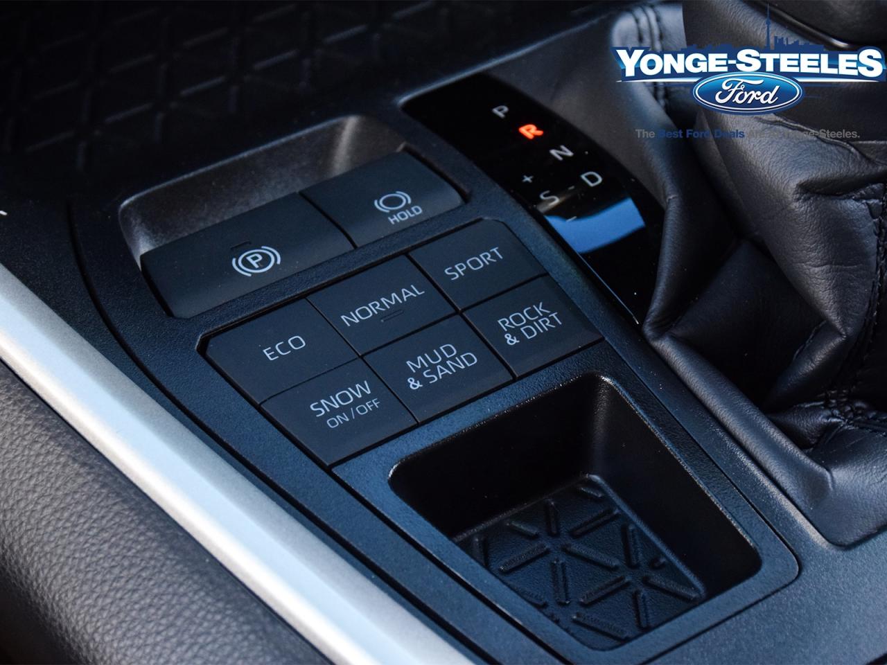 2025 Toyota RAV4 LE AWD - ONE OWNER - LOW LOW KMS Photo