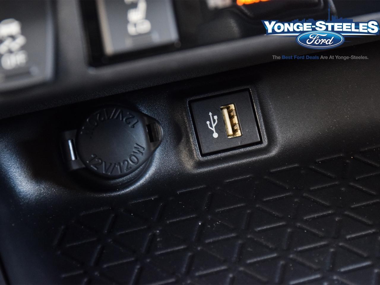 2025 Toyota RAV4 LE AWD - ONE OWNER - LOW LOW KMS Photo