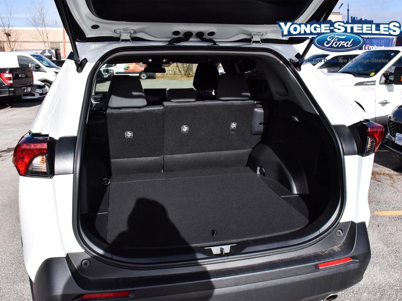 2025 Toyota RAV4 LE AWD - ONE OWNER - LOW LOW KMS Photo