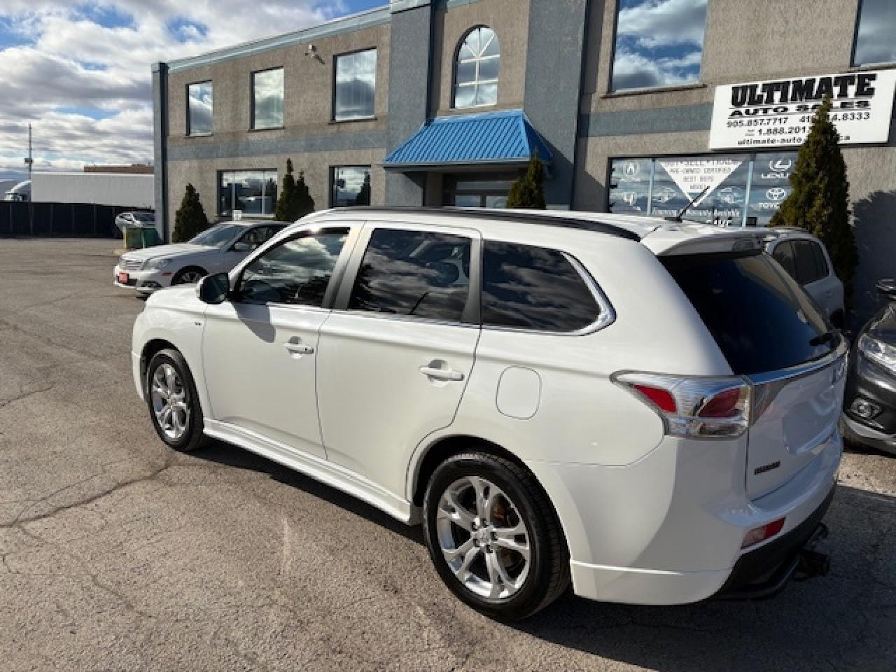 2014 Mitsubishi Outlander 4WD 4dr GT Photo