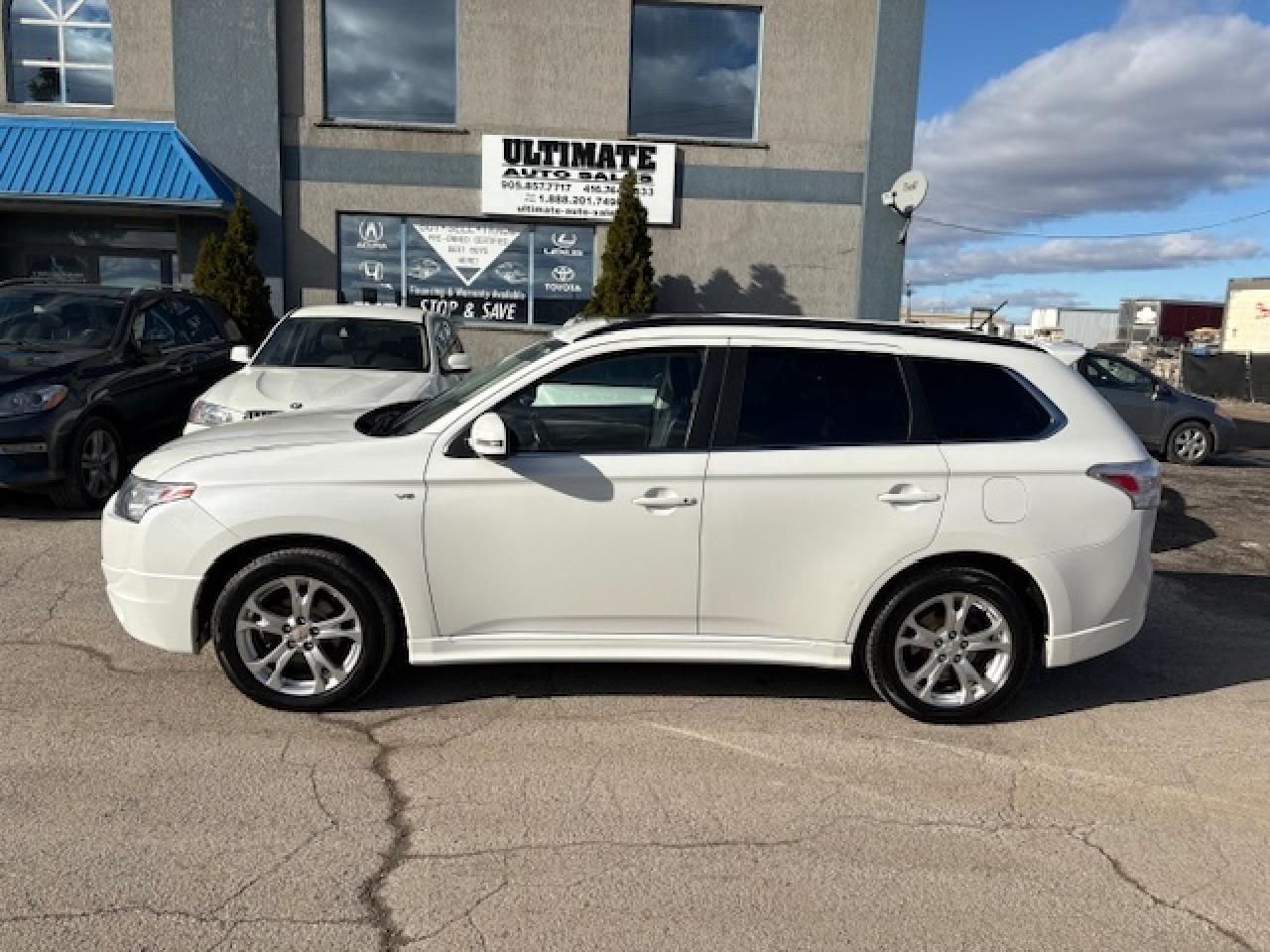 2014 Mitsubishi Outlander 4WD 4dr GT Photo