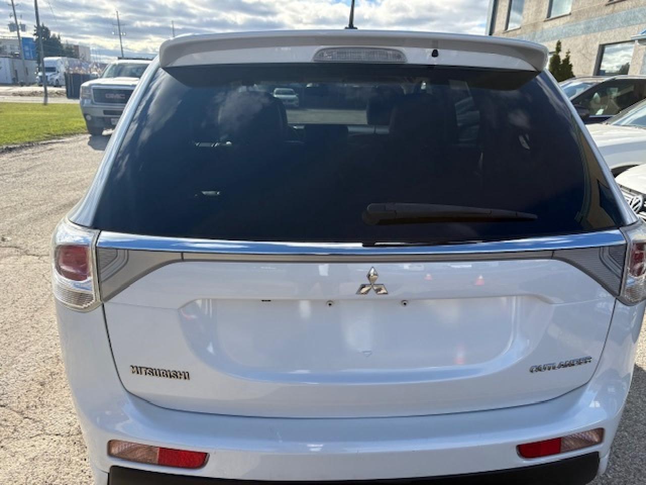 2014 Mitsubishi Outlander 4WD 4dr GT Photo