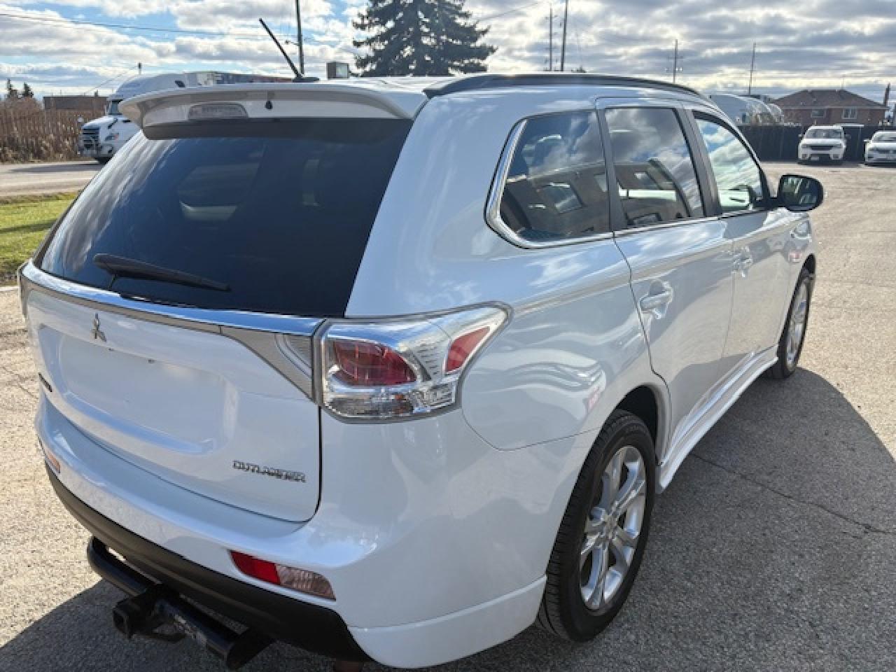 2014 Mitsubishi Outlander 4WD 4dr GT Photo