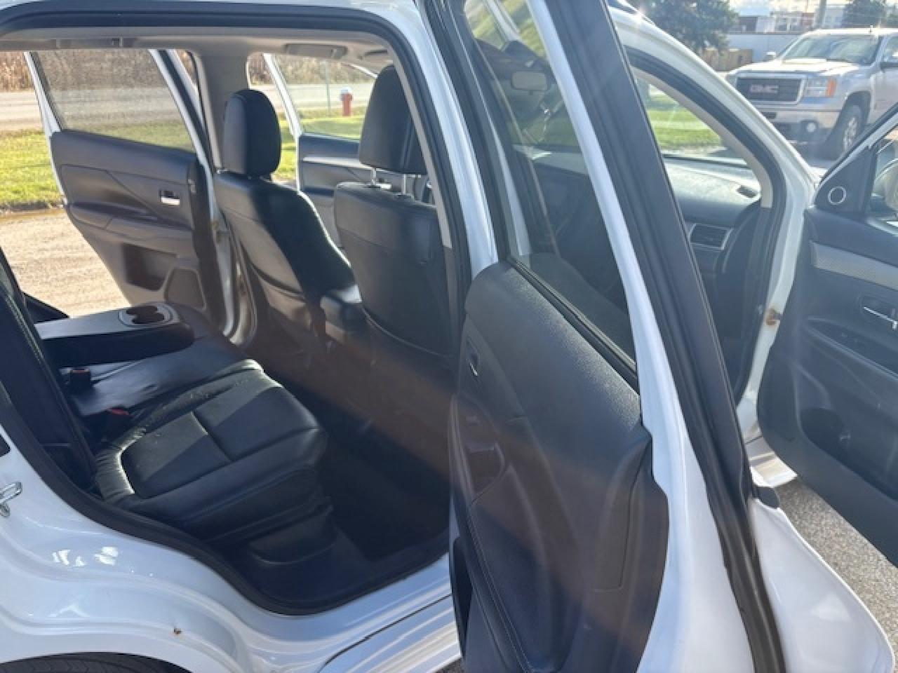 2014 Mitsubishi Outlander 4WD 4dr GT Photo