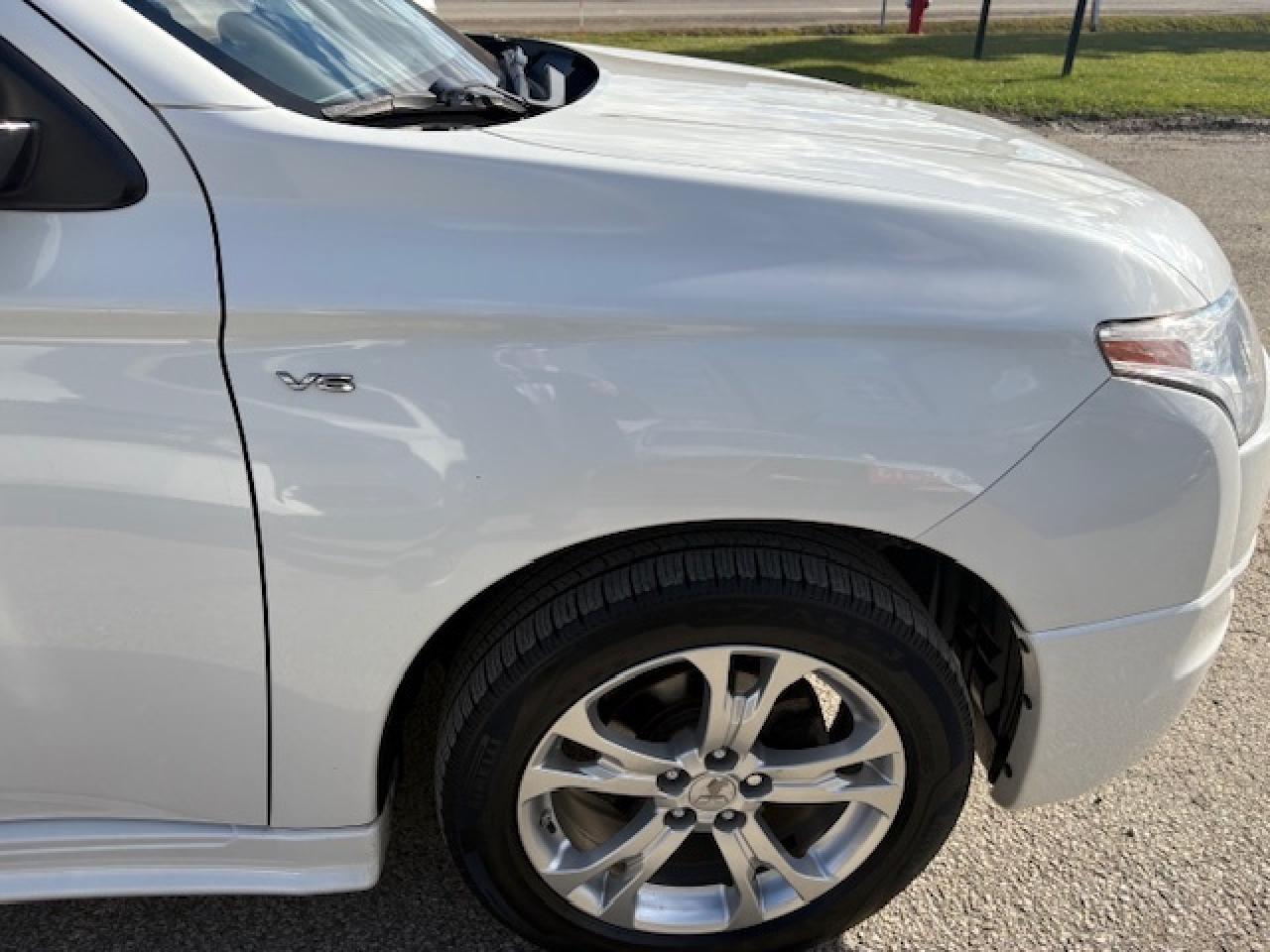 2014 Mitsubishi Outlander 4WD 4dr GT Photo