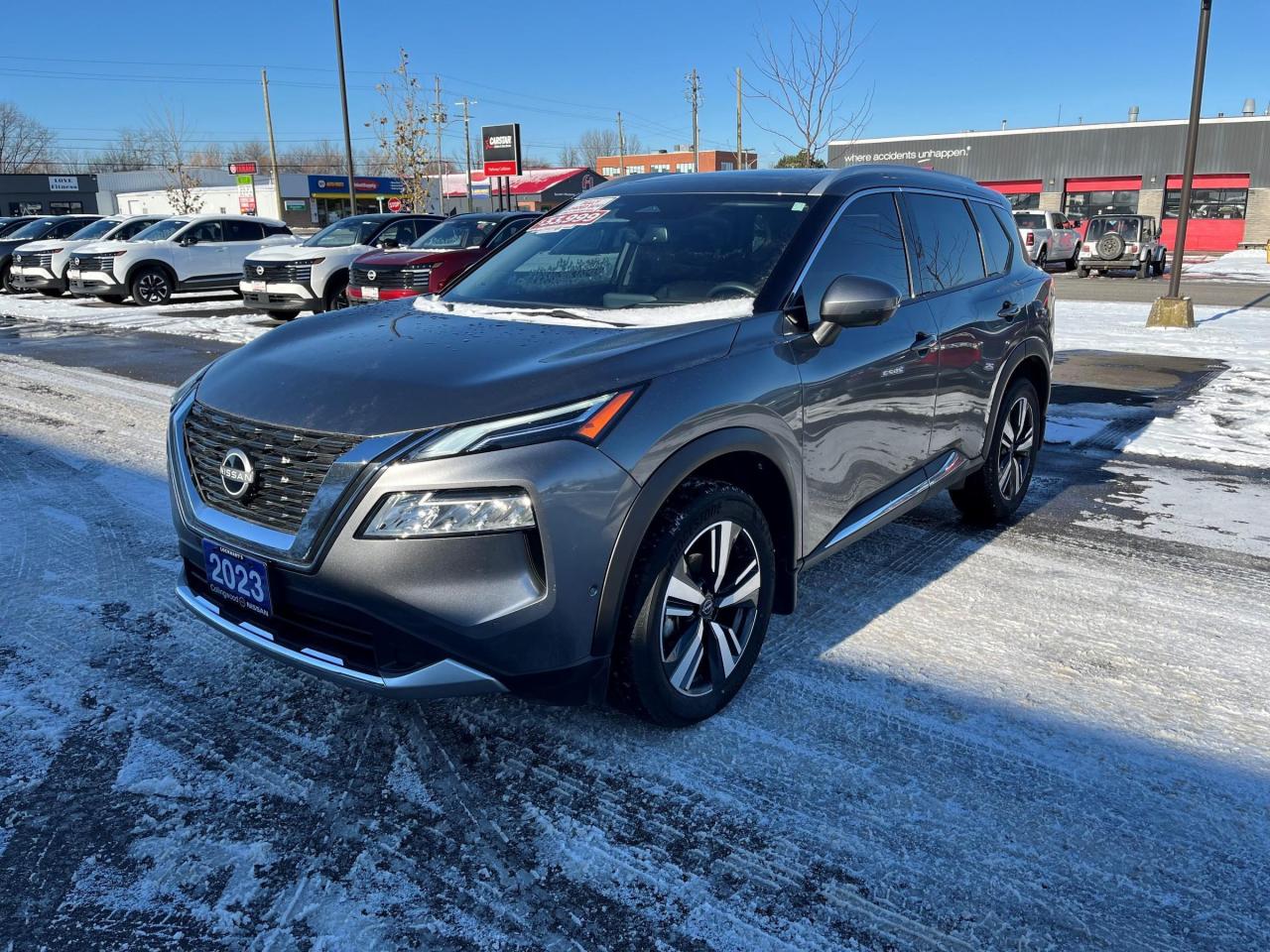 2023 Nissan Rogue Platinum AWD Photo2