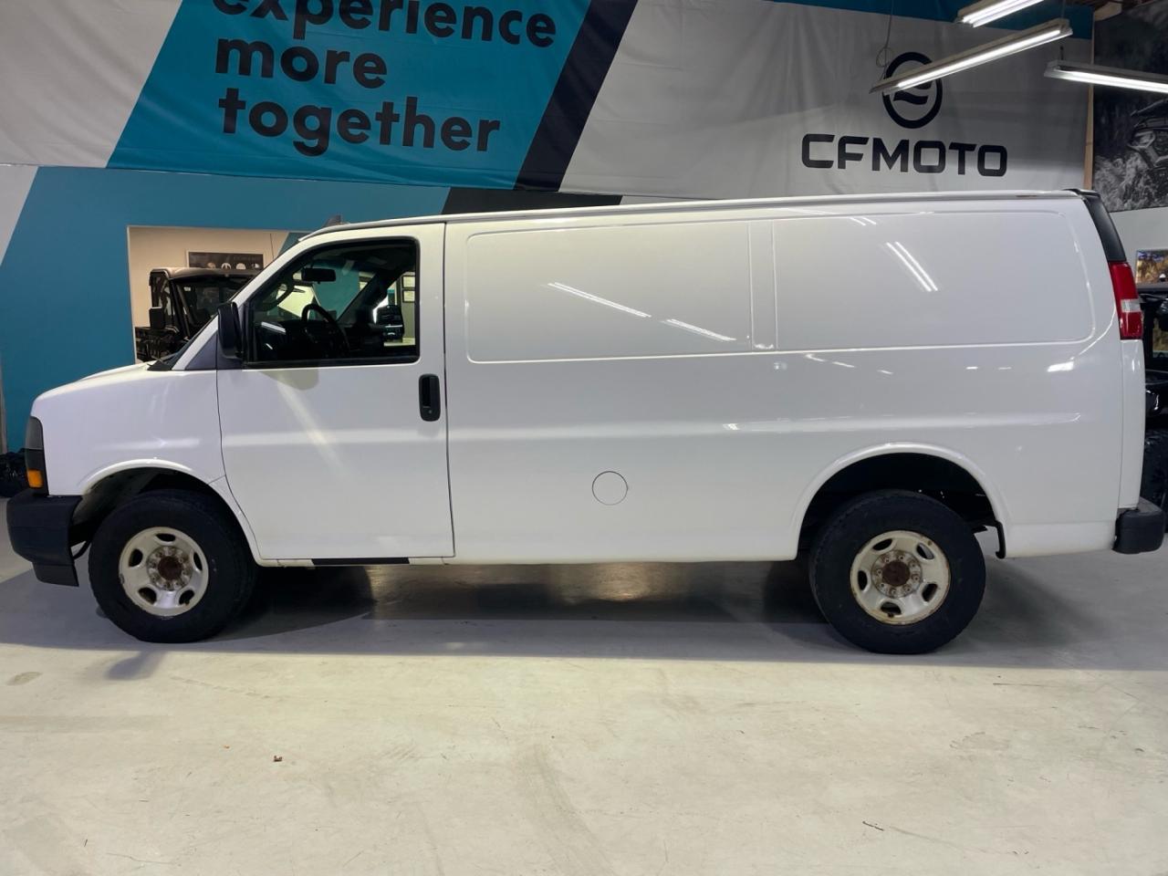 2018 GMC Savana 2500   V6 4.L   NO ACCIDENTS Photo