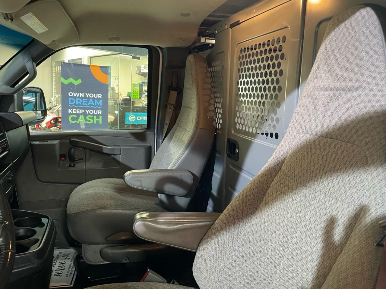 2018 GMC Savana 2500   V6 4.L   NO ACCIDENTS Photo