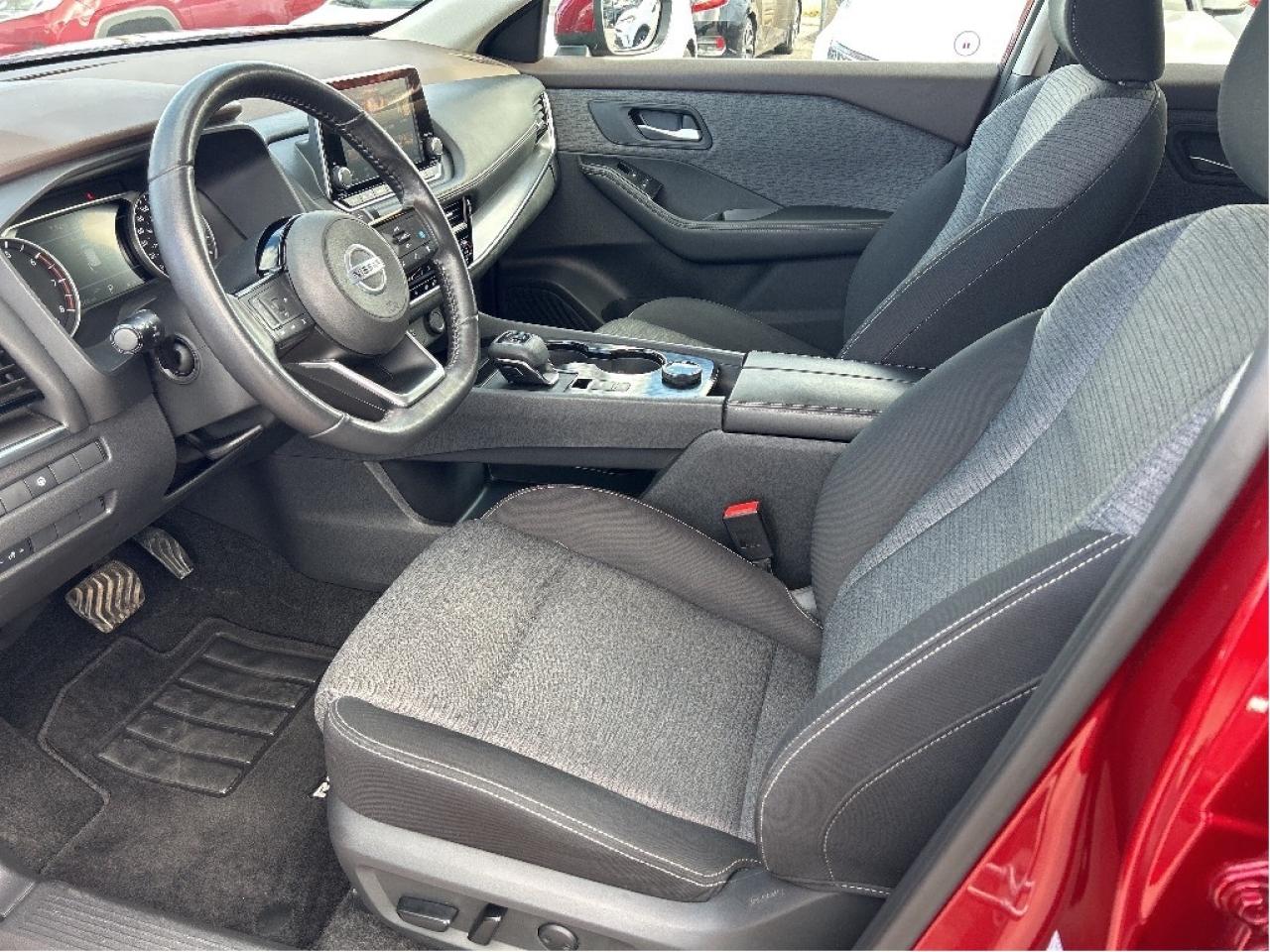 2021 Nissan Rogue AWD SV   ONE PREVIOUS OWNER   Panoramic Moonroof Photo