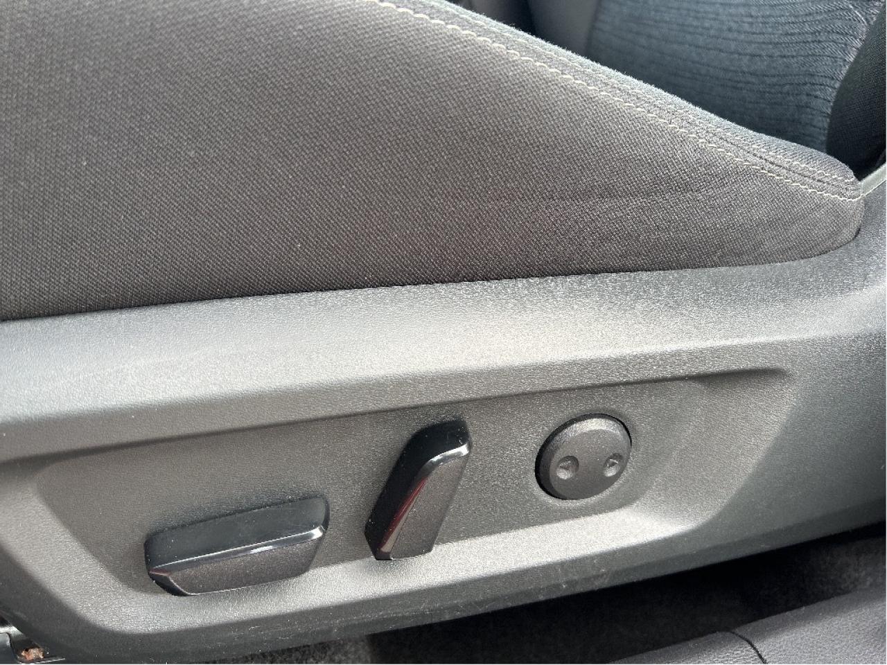 2021 Nissan Rogue AWD SV   ONE PREVIOUS OWNER   Panoramic Moonroof Photo