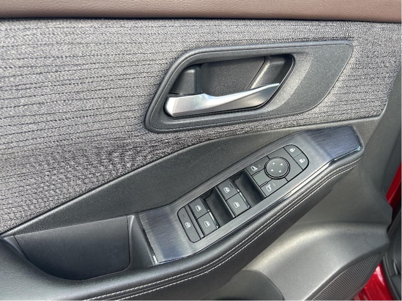 2021 Nissan Rogue AWD SV   ONE PREVIOUS OWNER   Panoramic Moonroof Photo