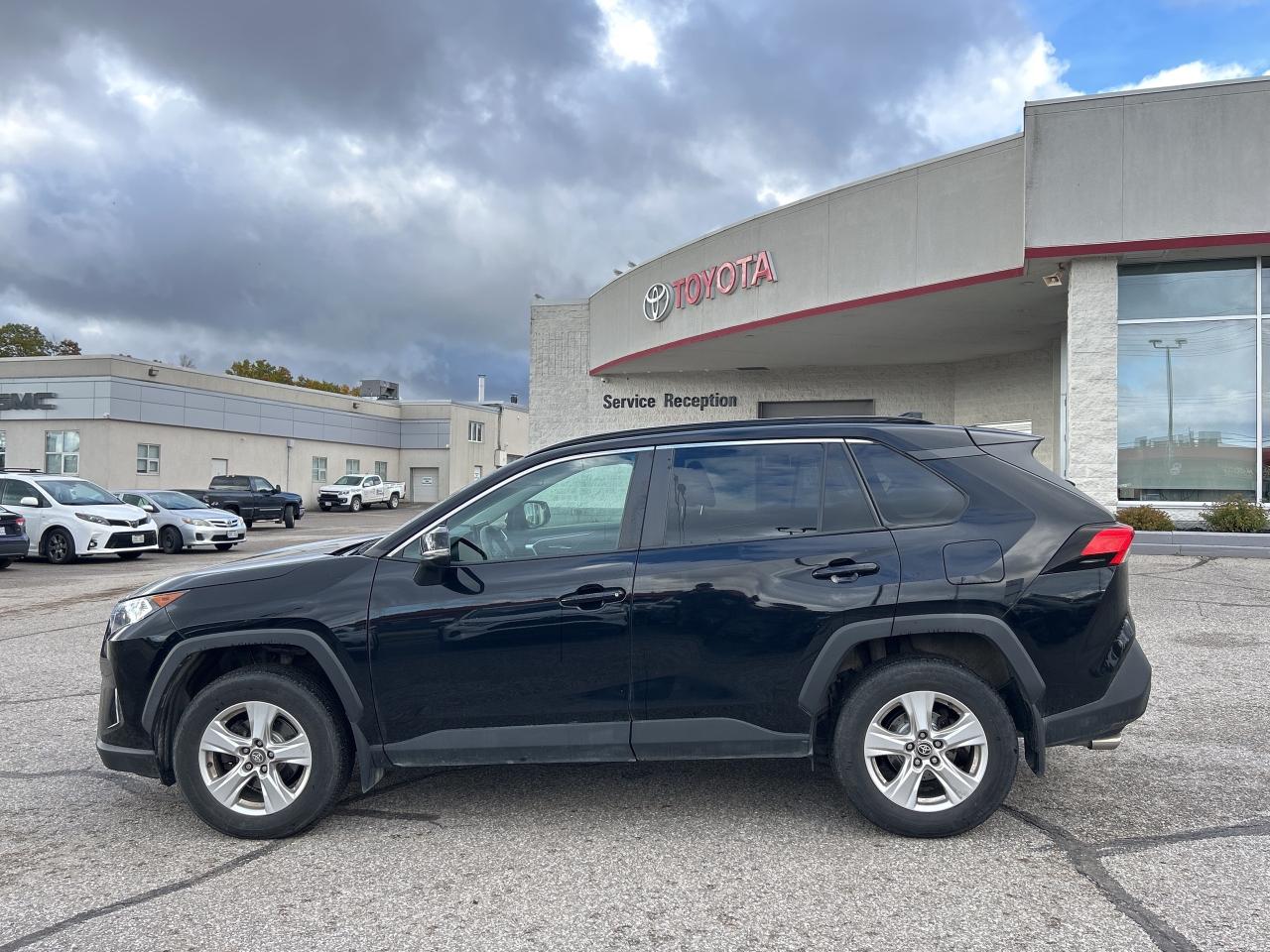 2021 Toyota RAV4 XLE   Power Moonroof   NO REPORTED ACCIDENTS Photo