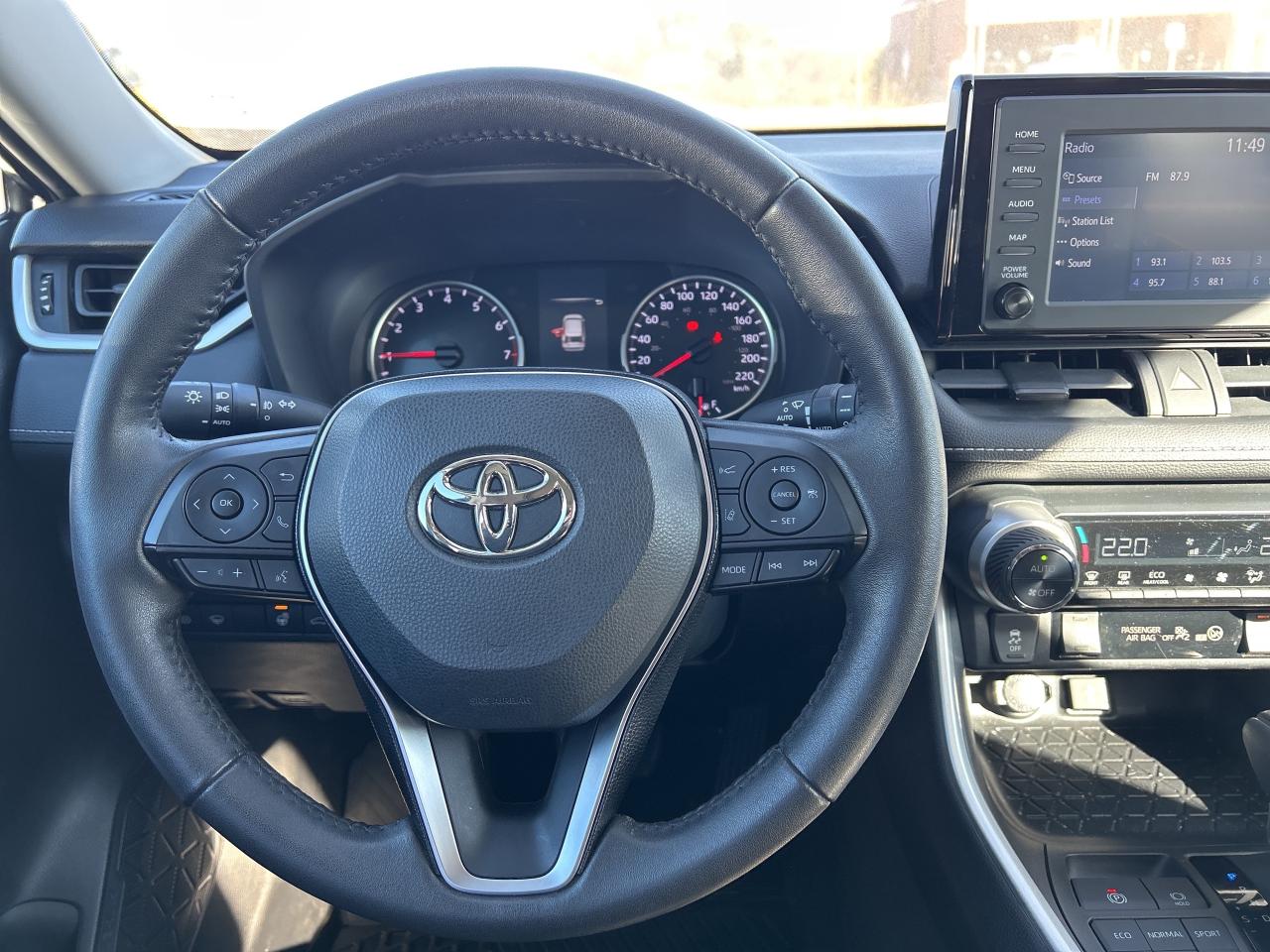 2021 Toyota RAV4 XLE   Power Moonroof   NO REPORTED ACCIDENTS Photo