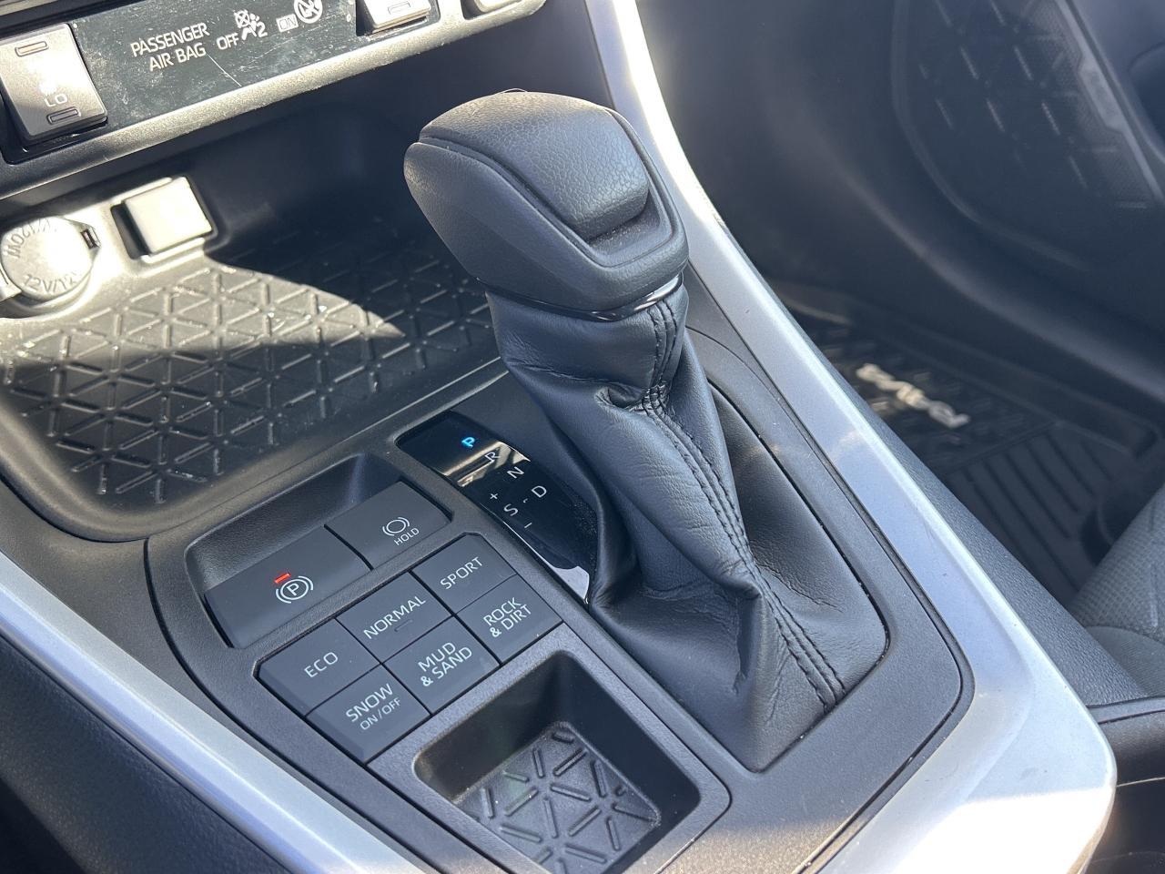 2021 Toyota RAV4 XLE   Power Moonroof   NO REPORTED ACCIDENTS Photo