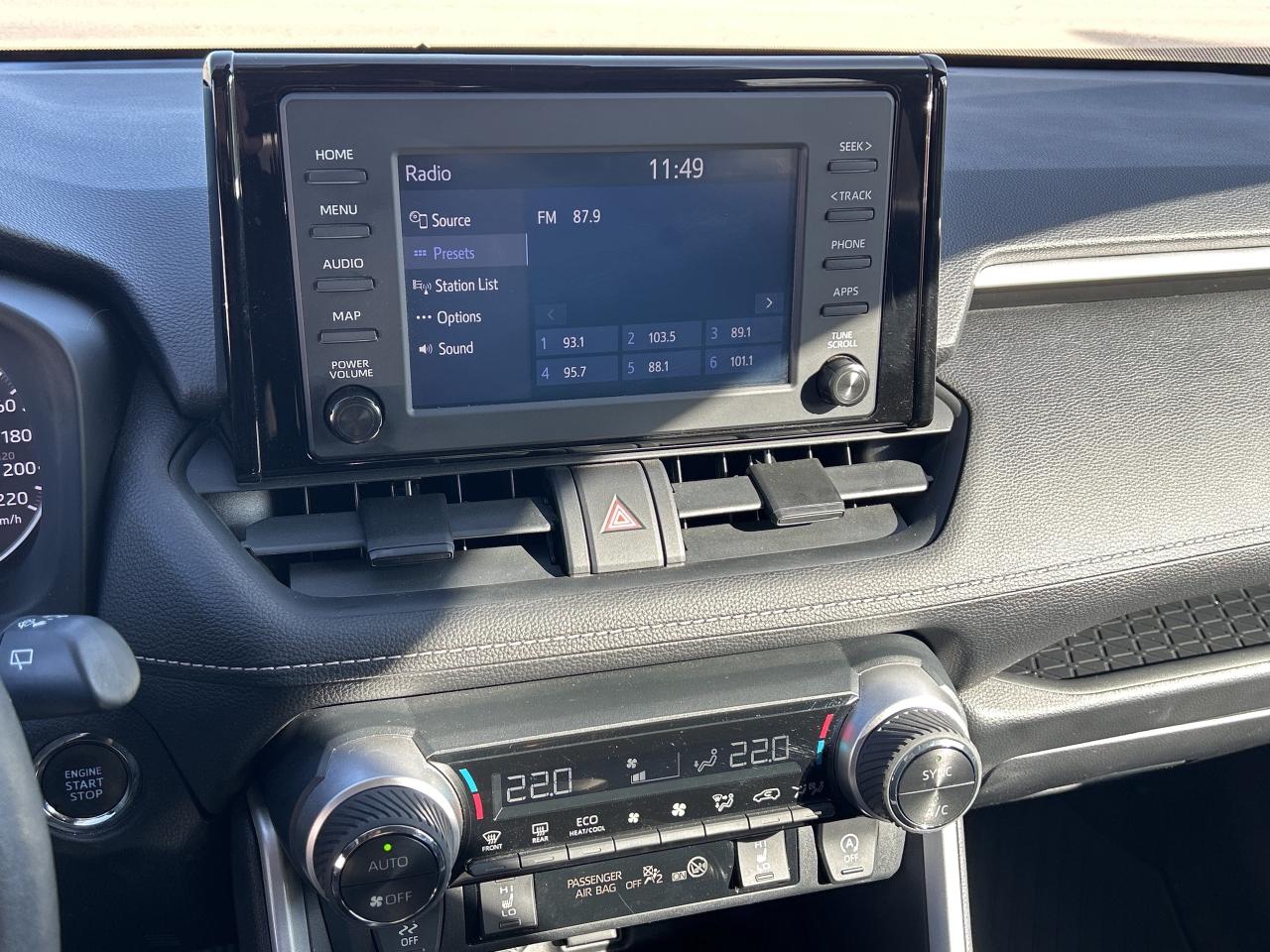 2021 Toyota RAV4 XLE   Power Moonroof   NO REPORTED ACCIDENTS Photo