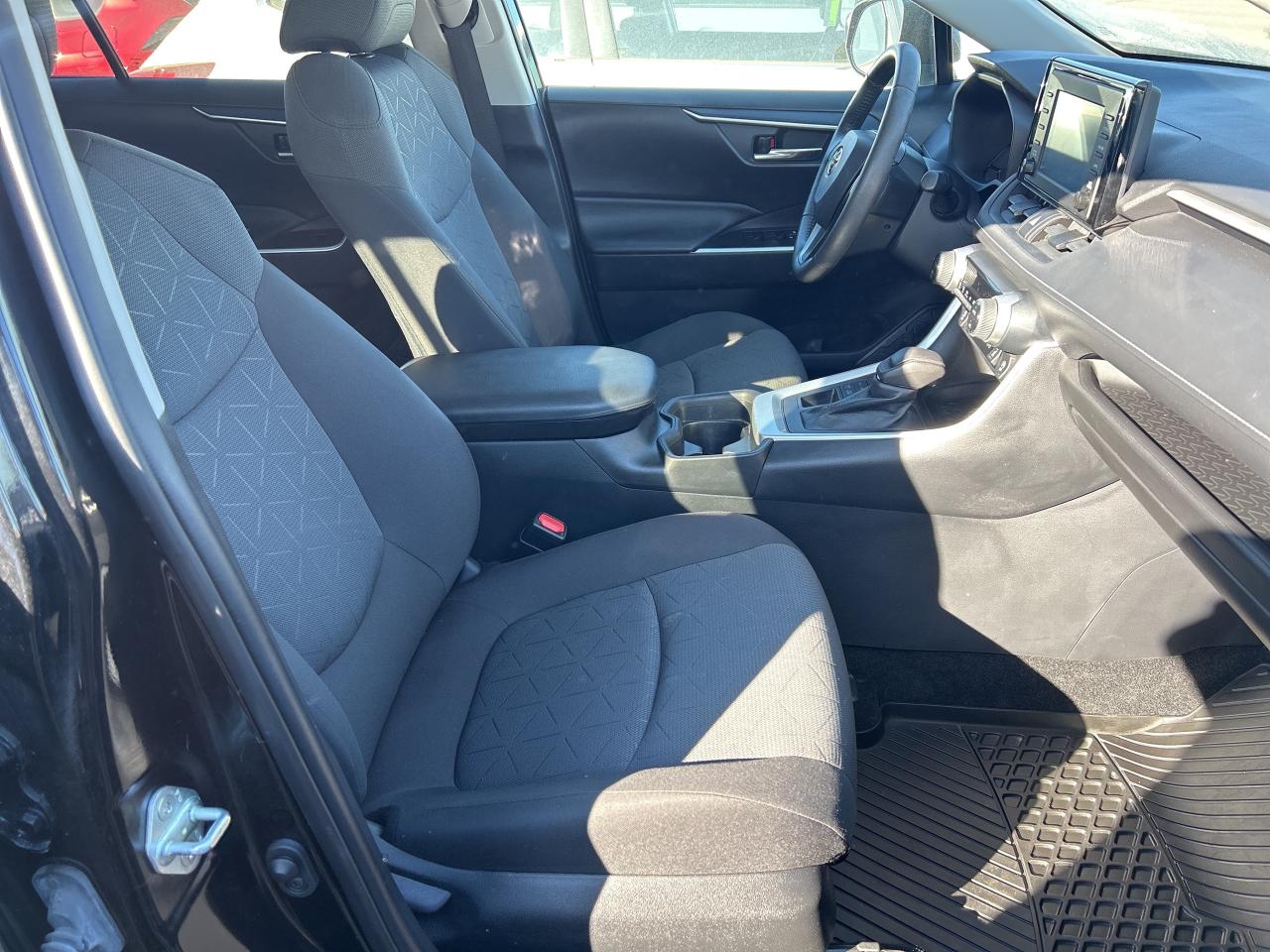 2021 Toyota RAV4 XLE   Power Moonroof   NO REPORTED ACCIDENTS Photo