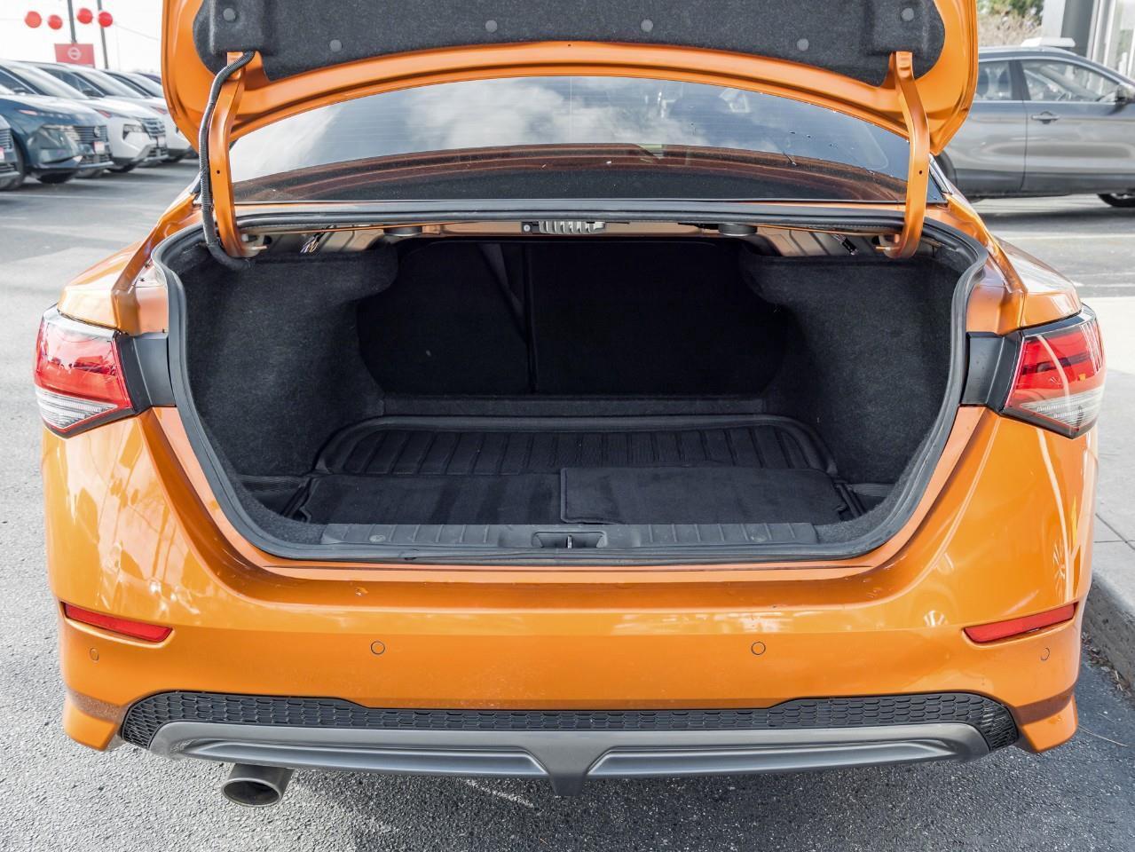 2022 Nissan Sentra SR Photo