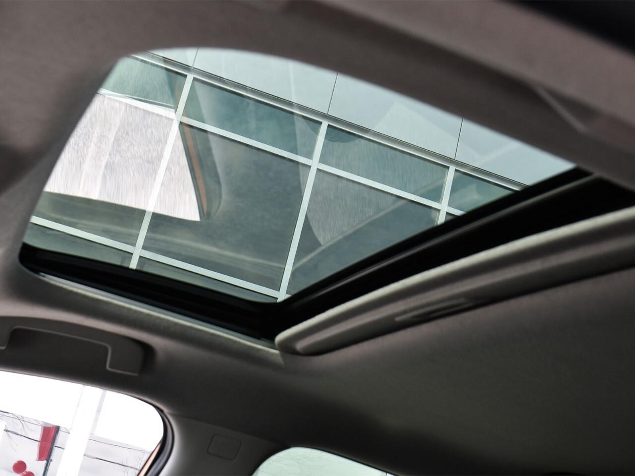 2022 Nissan Sentra SR CVT, APPLE CARPLAY, REMOTE START Photo