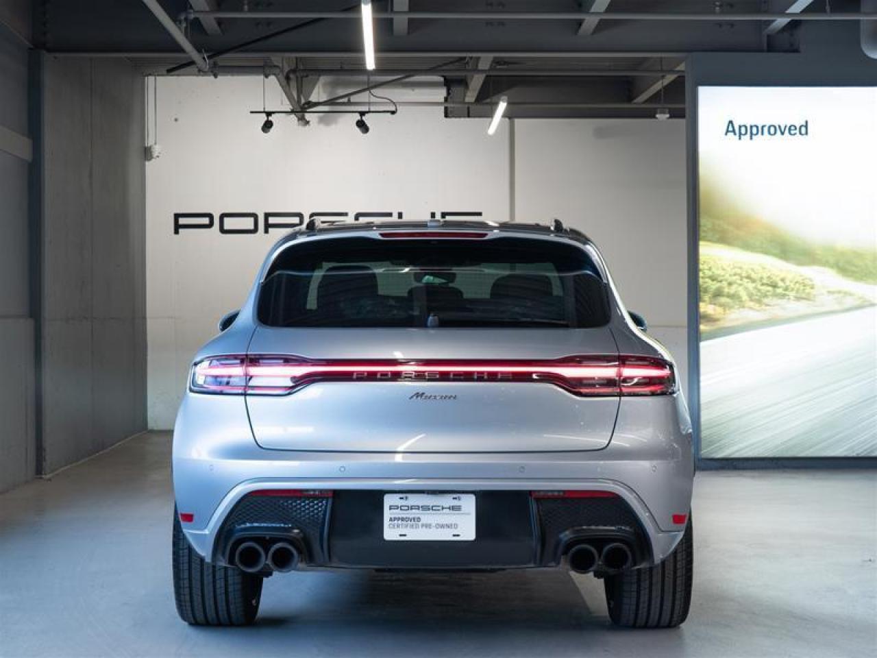 2025 Porsche Macan AWD Photo3