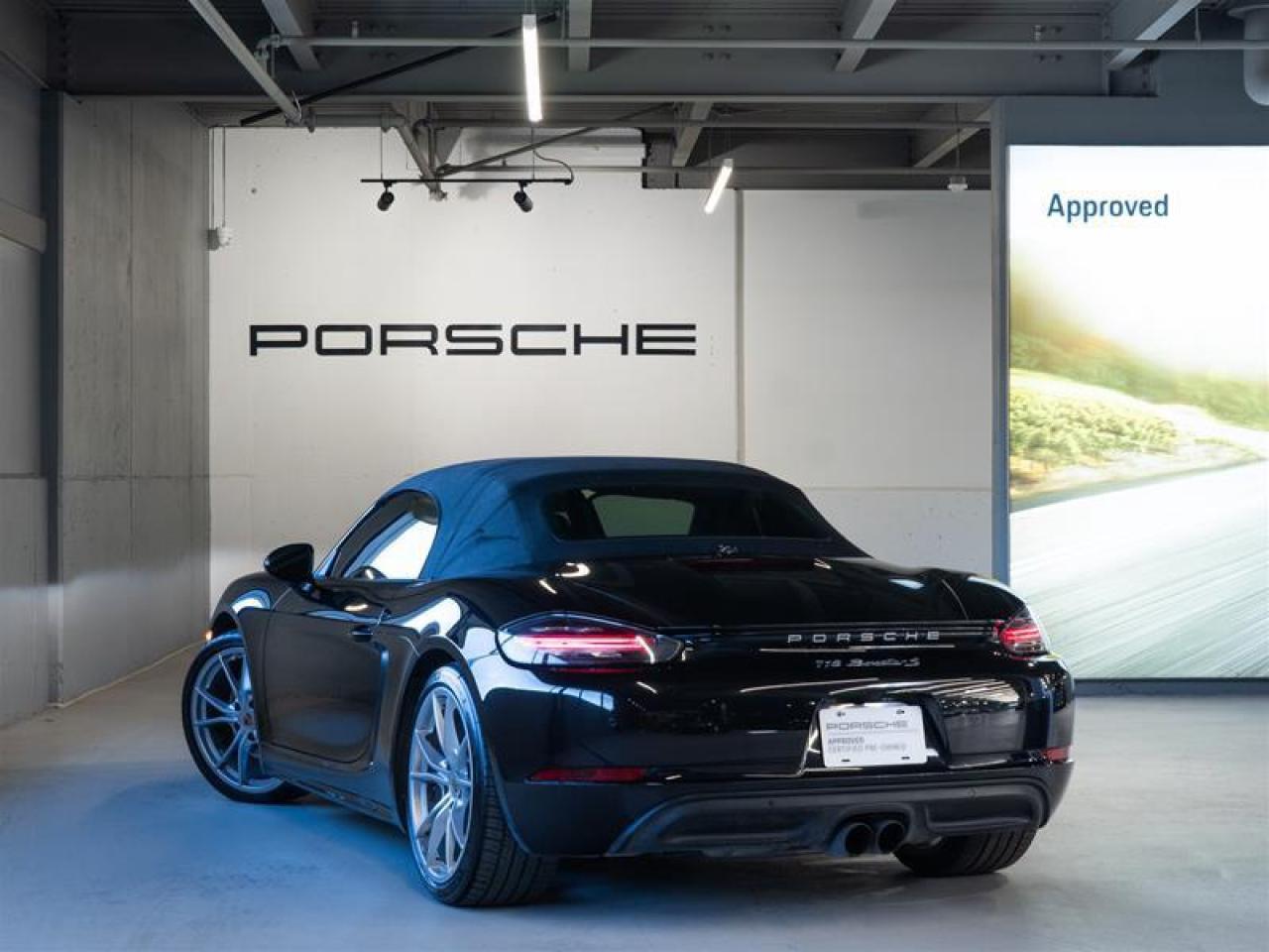 2017 Porsche 718 Boxster S PDK Photo2