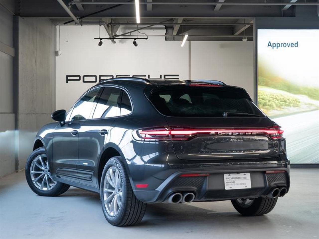 2025 Porsche Macan AWD Photo2