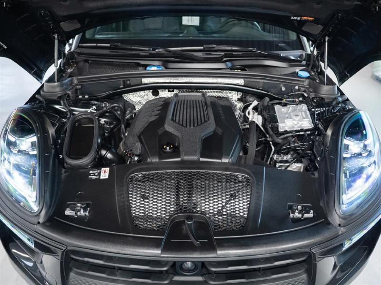 2025 Porsche Macan AWD Photo