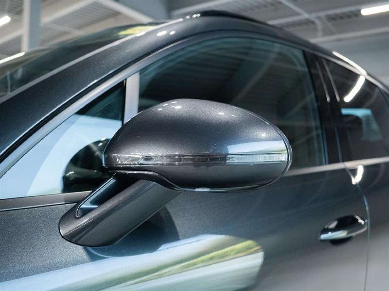 2025 Porsche Macan AWD Photo