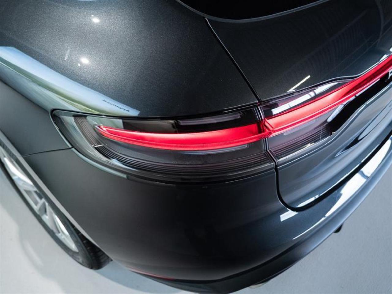 2025 Porsche Macan AWD Photo