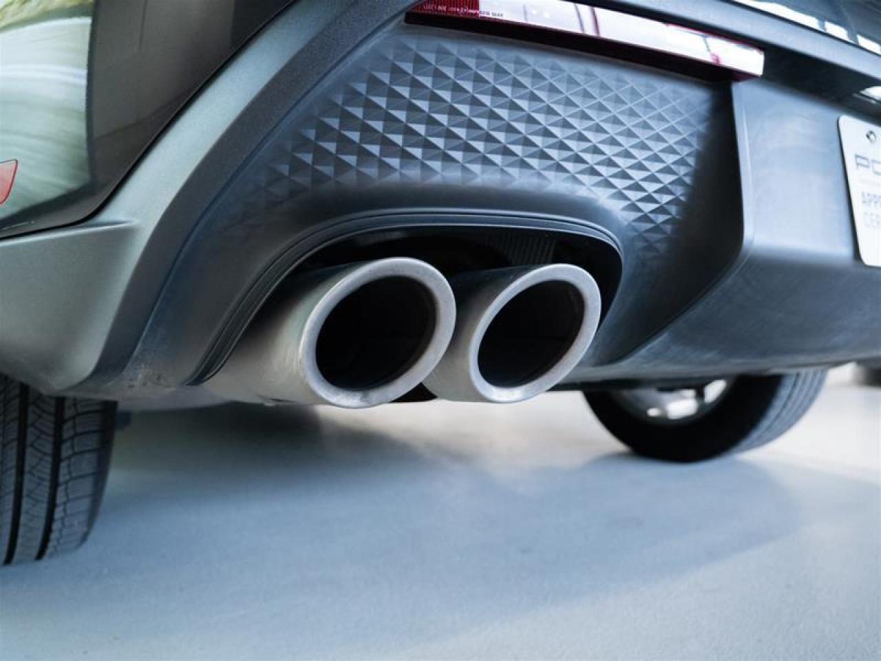 2025 Porsche Macan AWD Photo