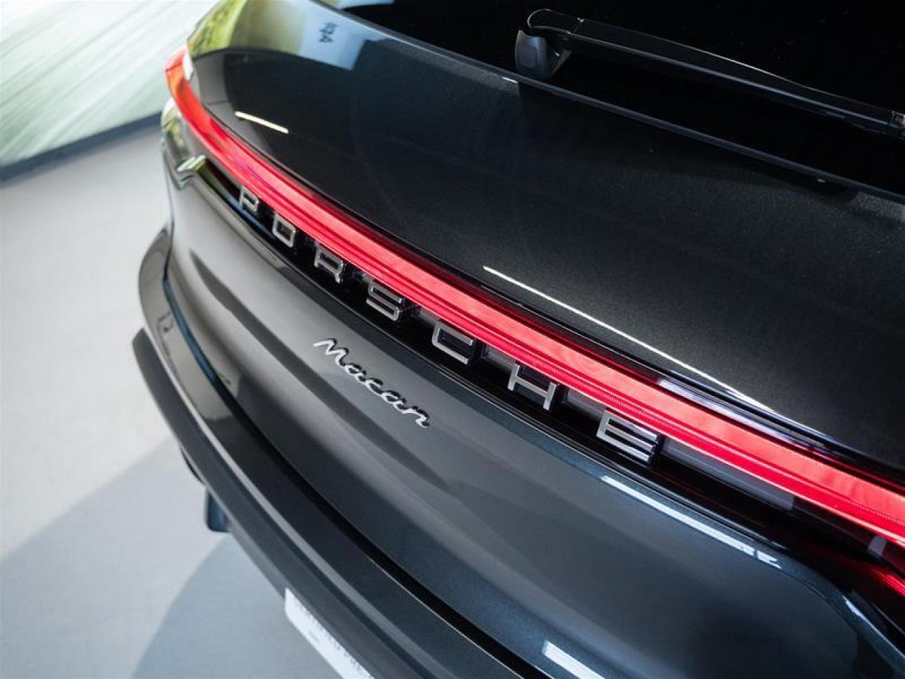 2025 Porsche Macan AWD Photo