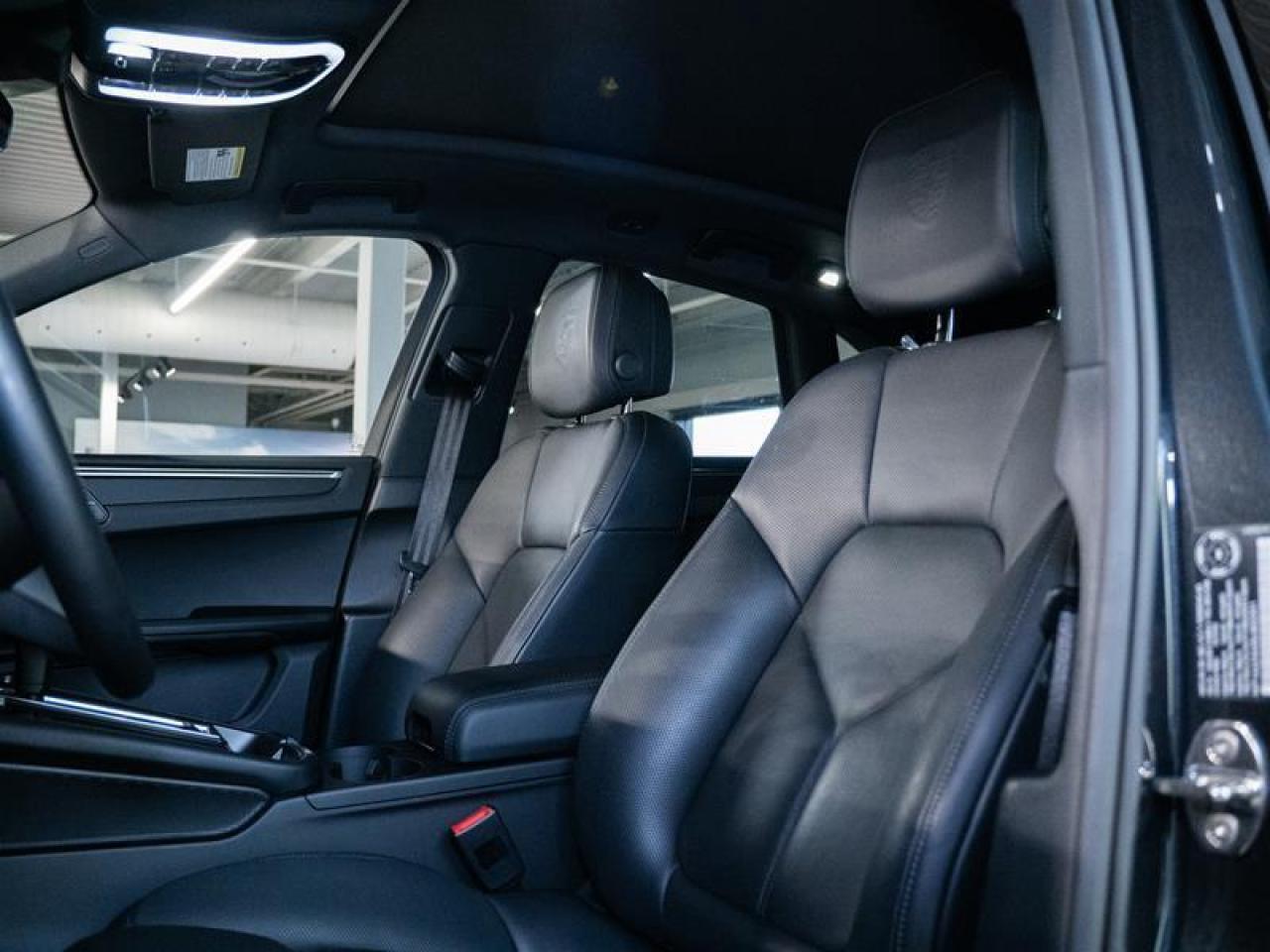 2025 Porsche Macan AWD Photo