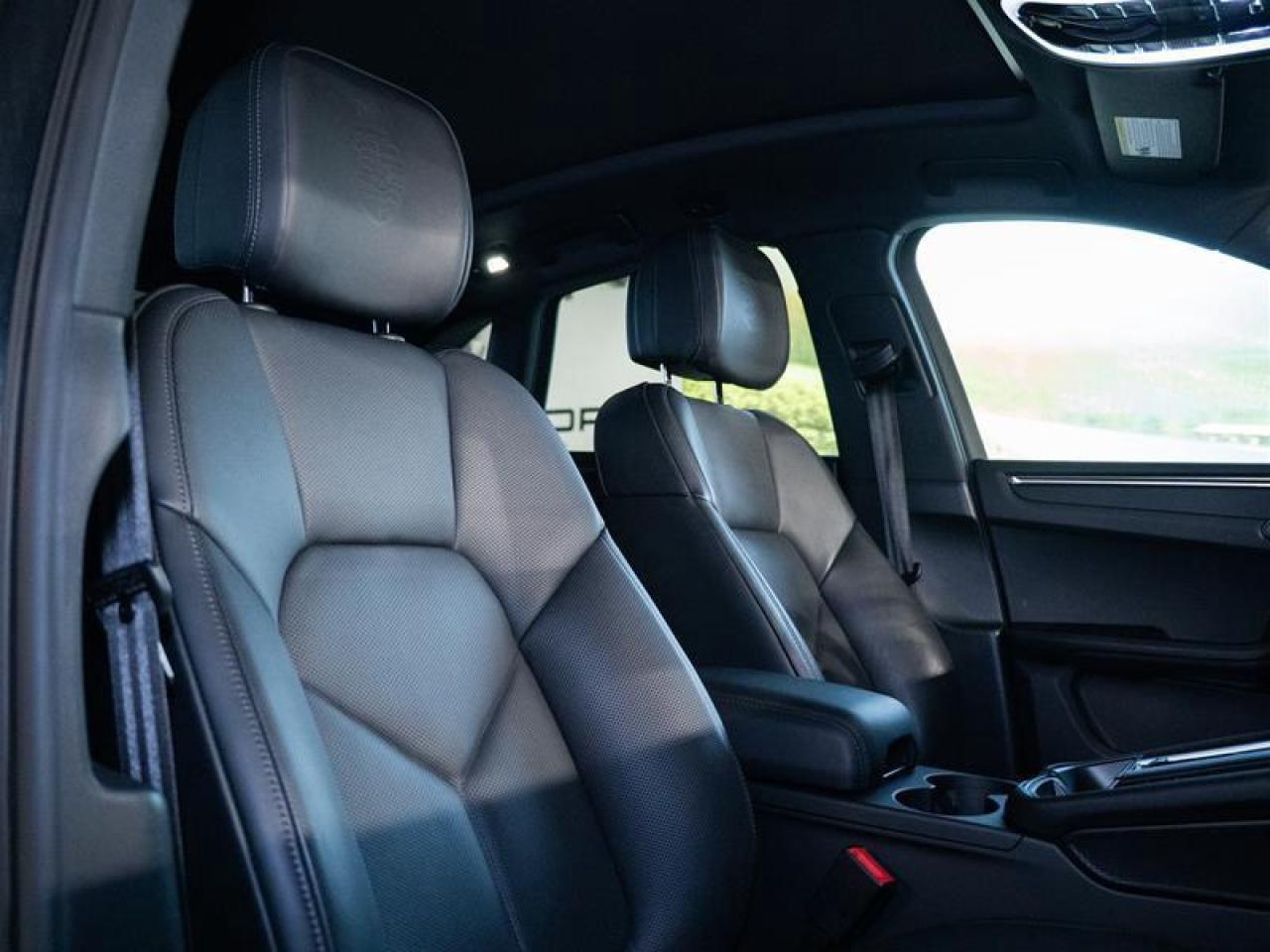 2025 Porsche Macan AWD Photo