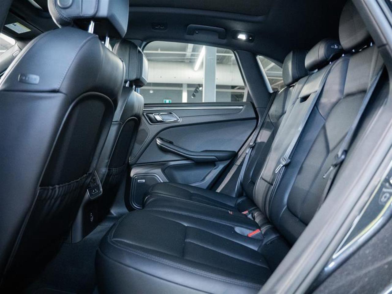 2025 Porsche Macan AWD Photo