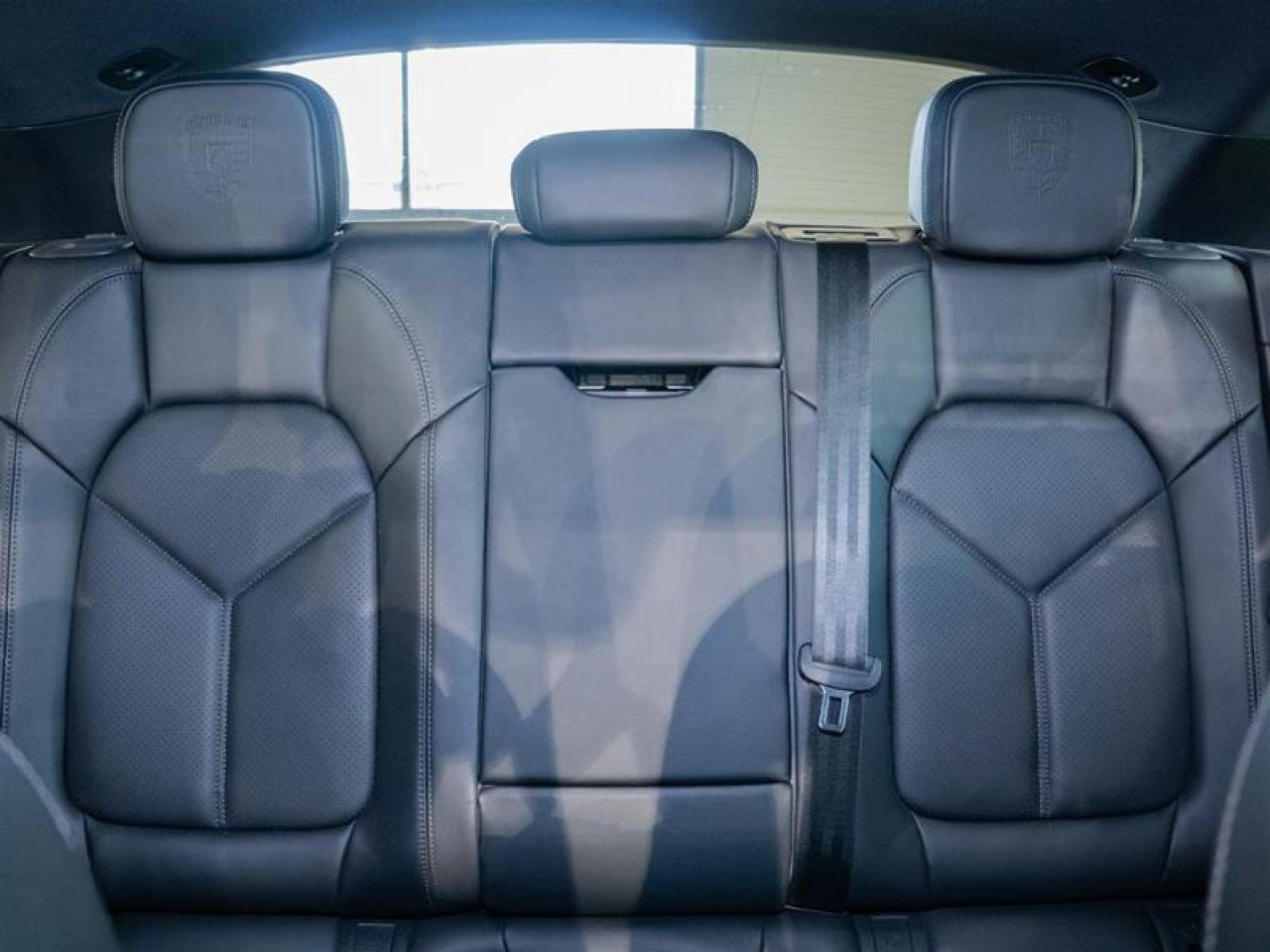 2025 Porsche Macan AWD Photo