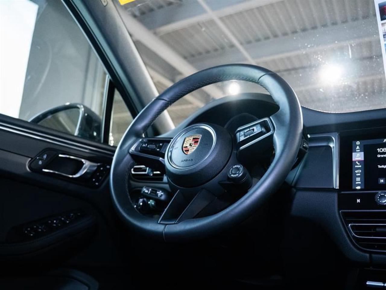 2025 Porsche Macan AWD Photo