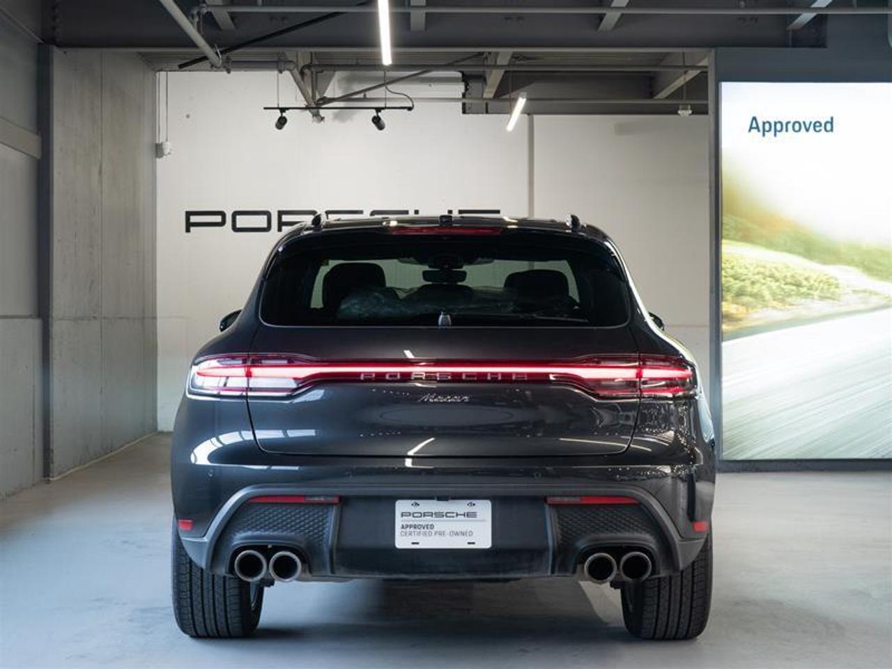 2025 Porsche Macan AWD Photo3