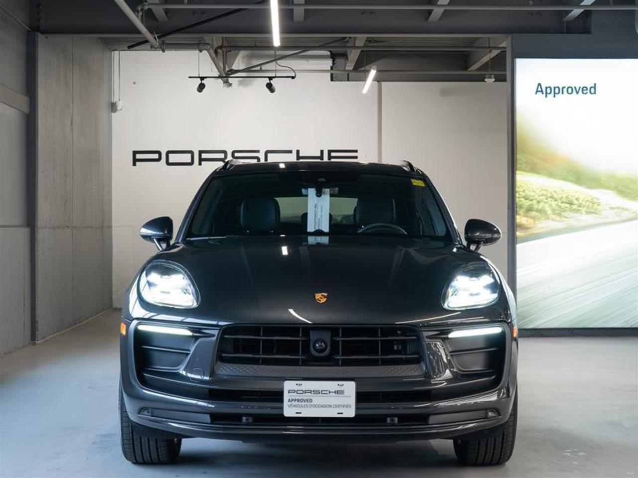 2025 Porsche Macan AWD Photo