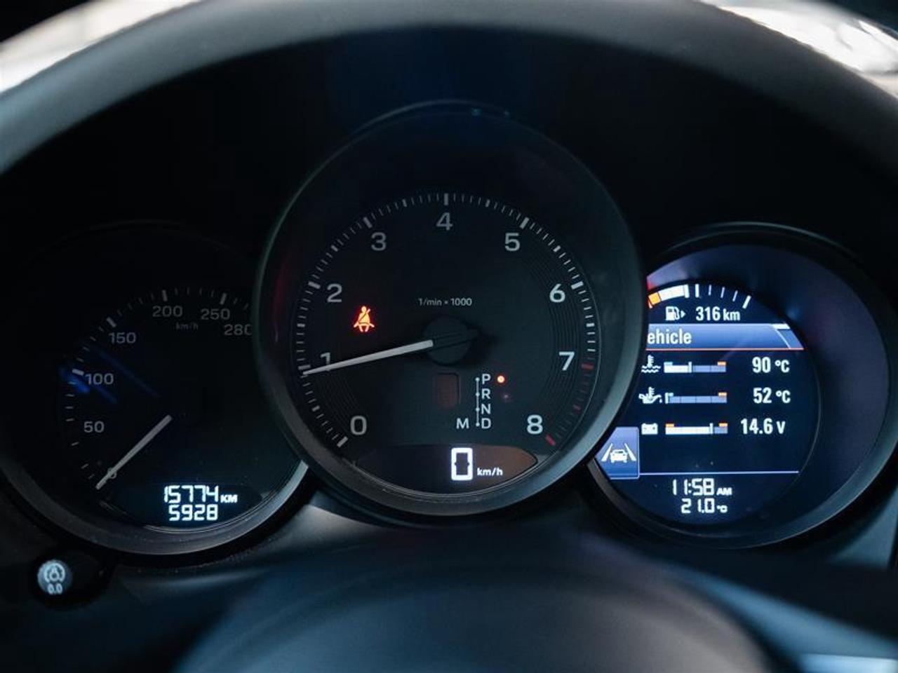 2025 Porsche Macan AWD Photo