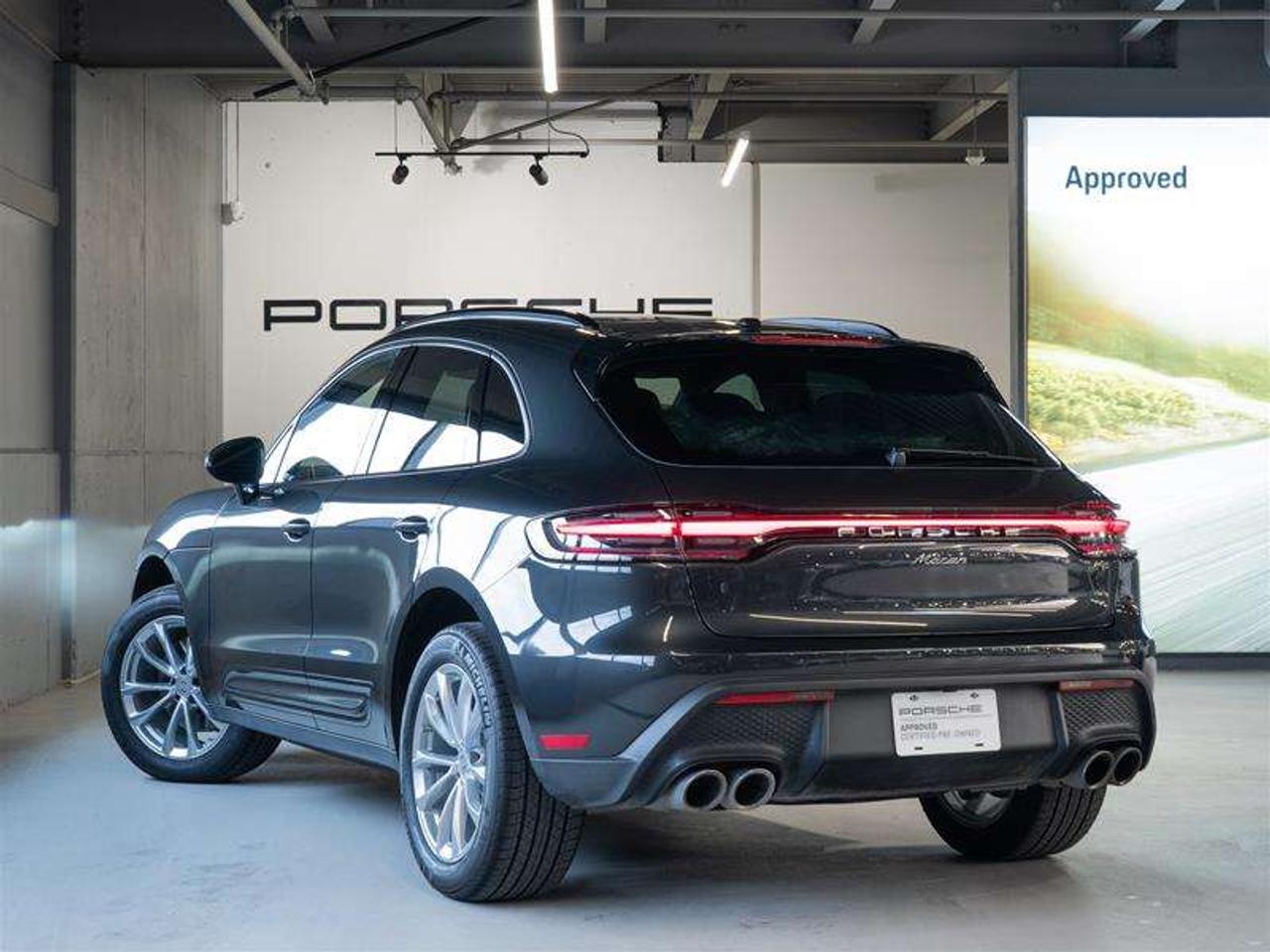 2025 Porsche Macan AWD Photo