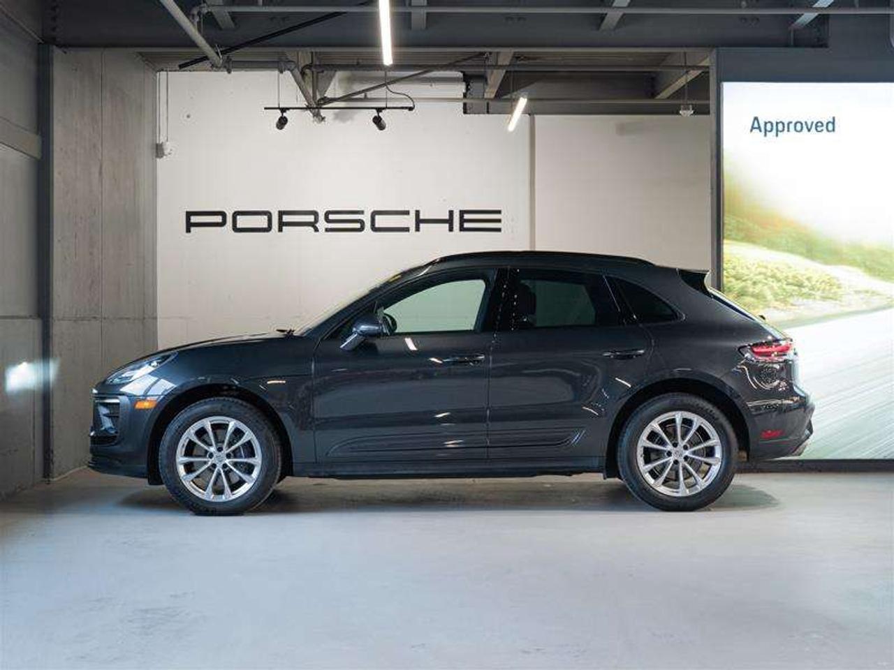 2025 Porsche Macan AWD Photo1