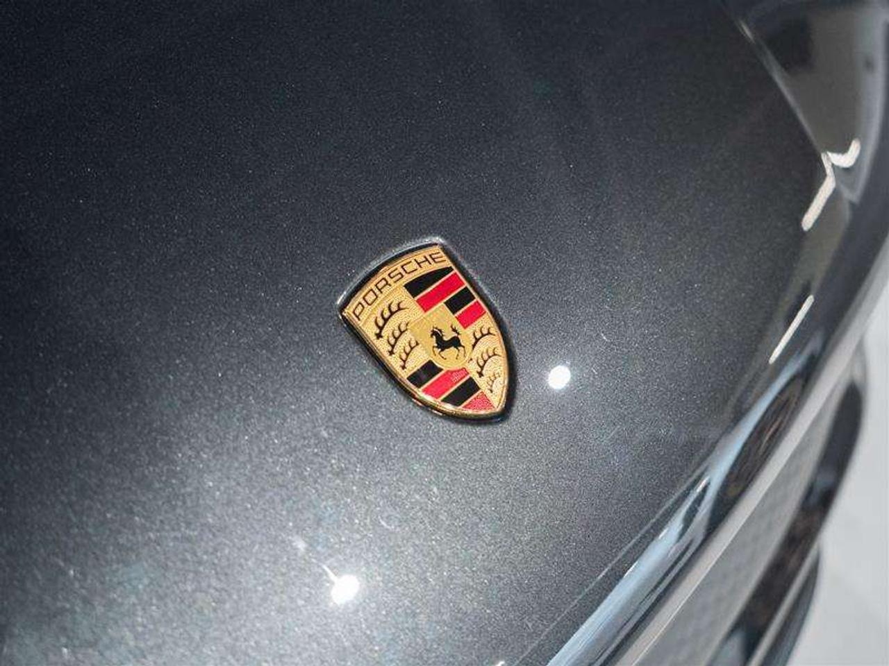 2025 Porsche Macan AWD Photo