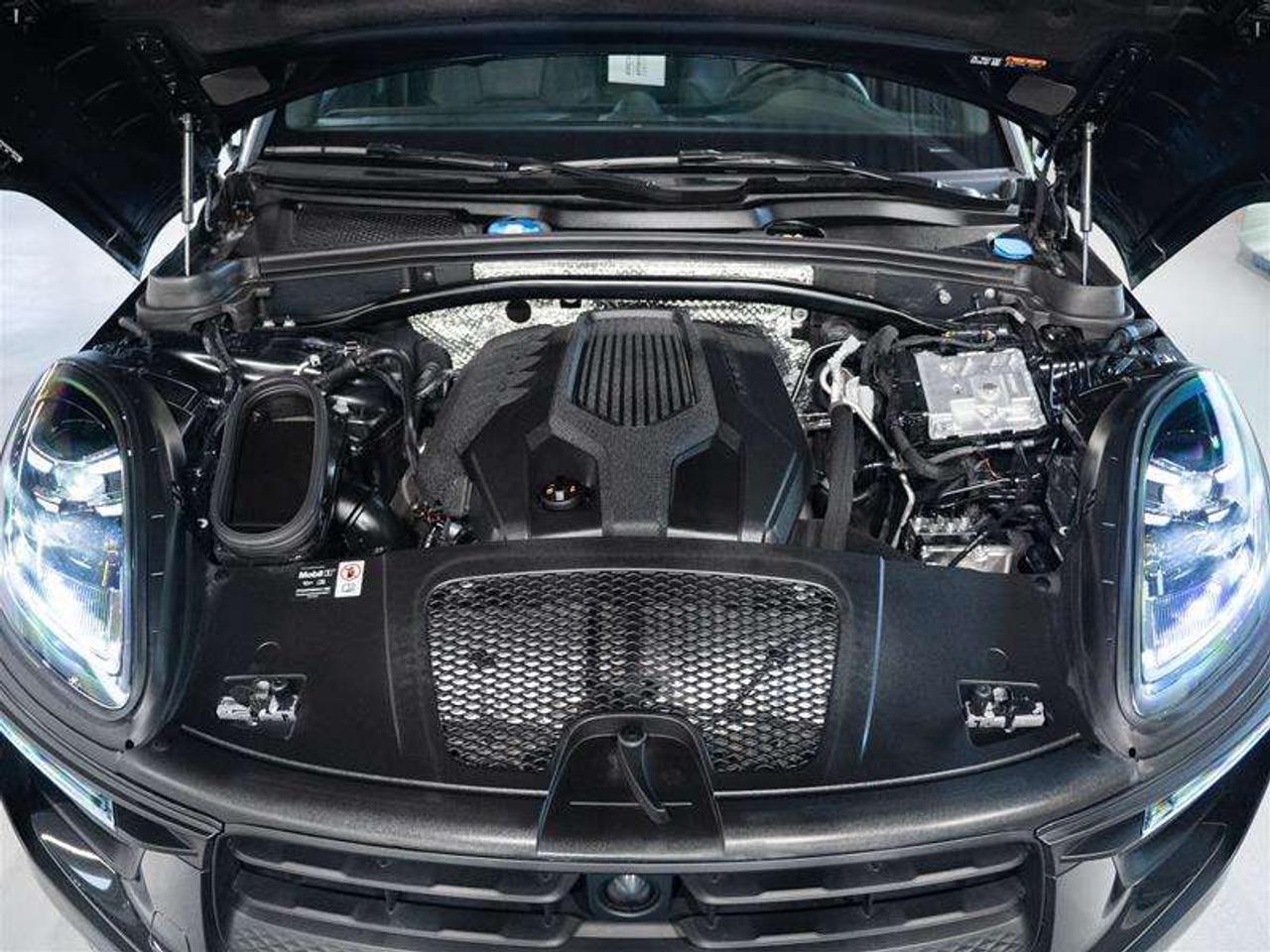 2025 Porsche Macan AWD Photo