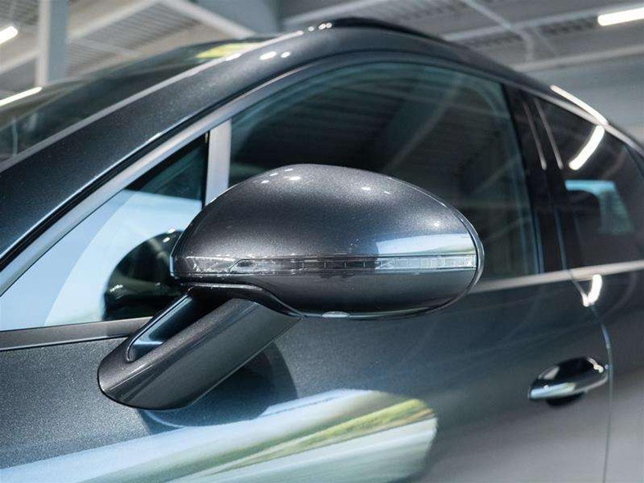 2025 Porsche Macan AWD Photo