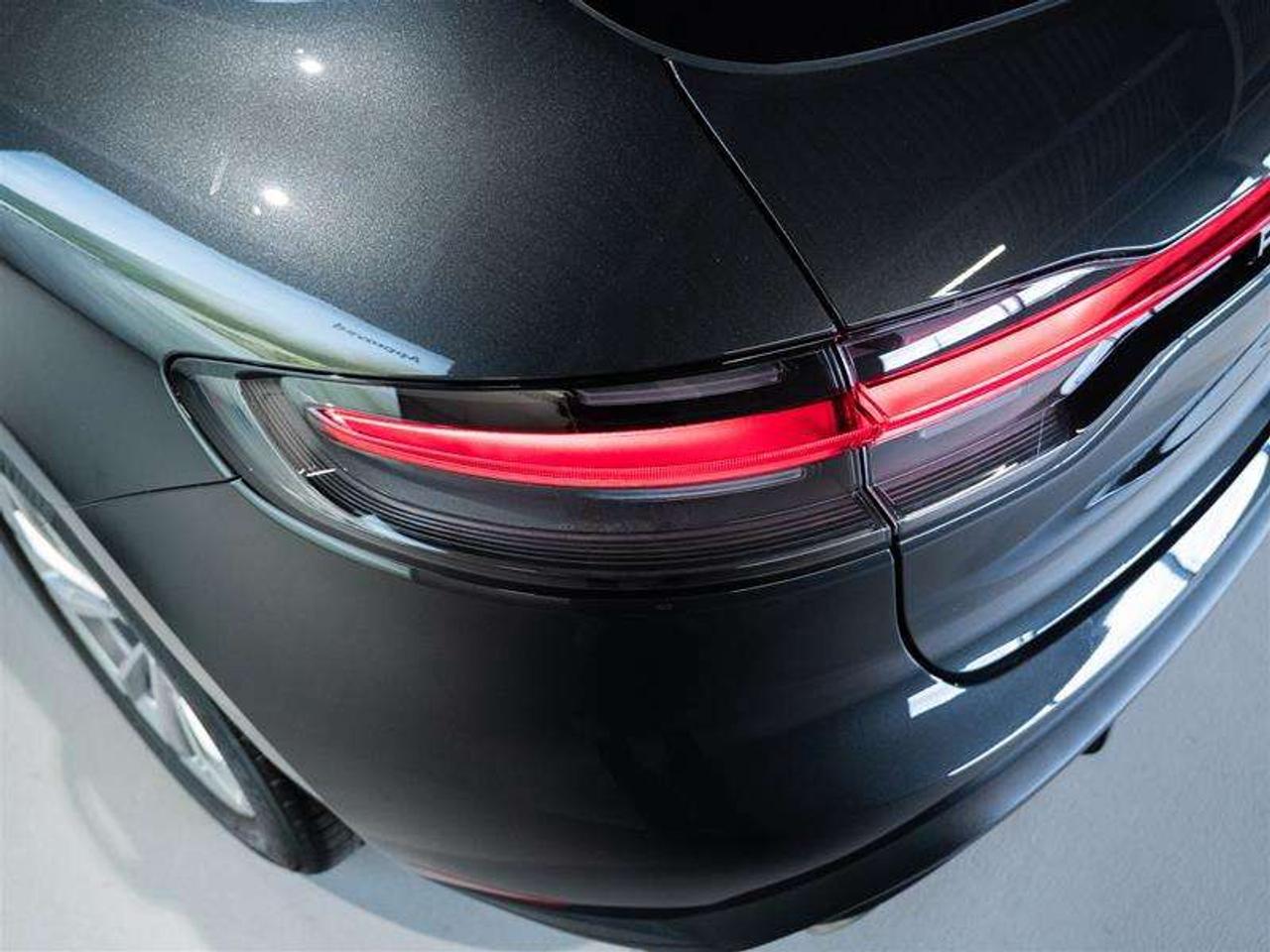 2025 Porsche Macan AWD Photo