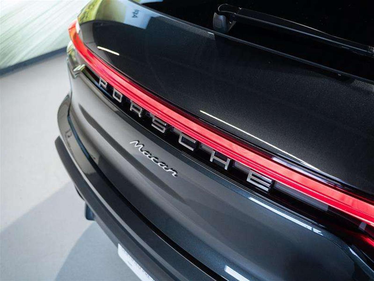 2025 Porsche Macan AWD Photo
