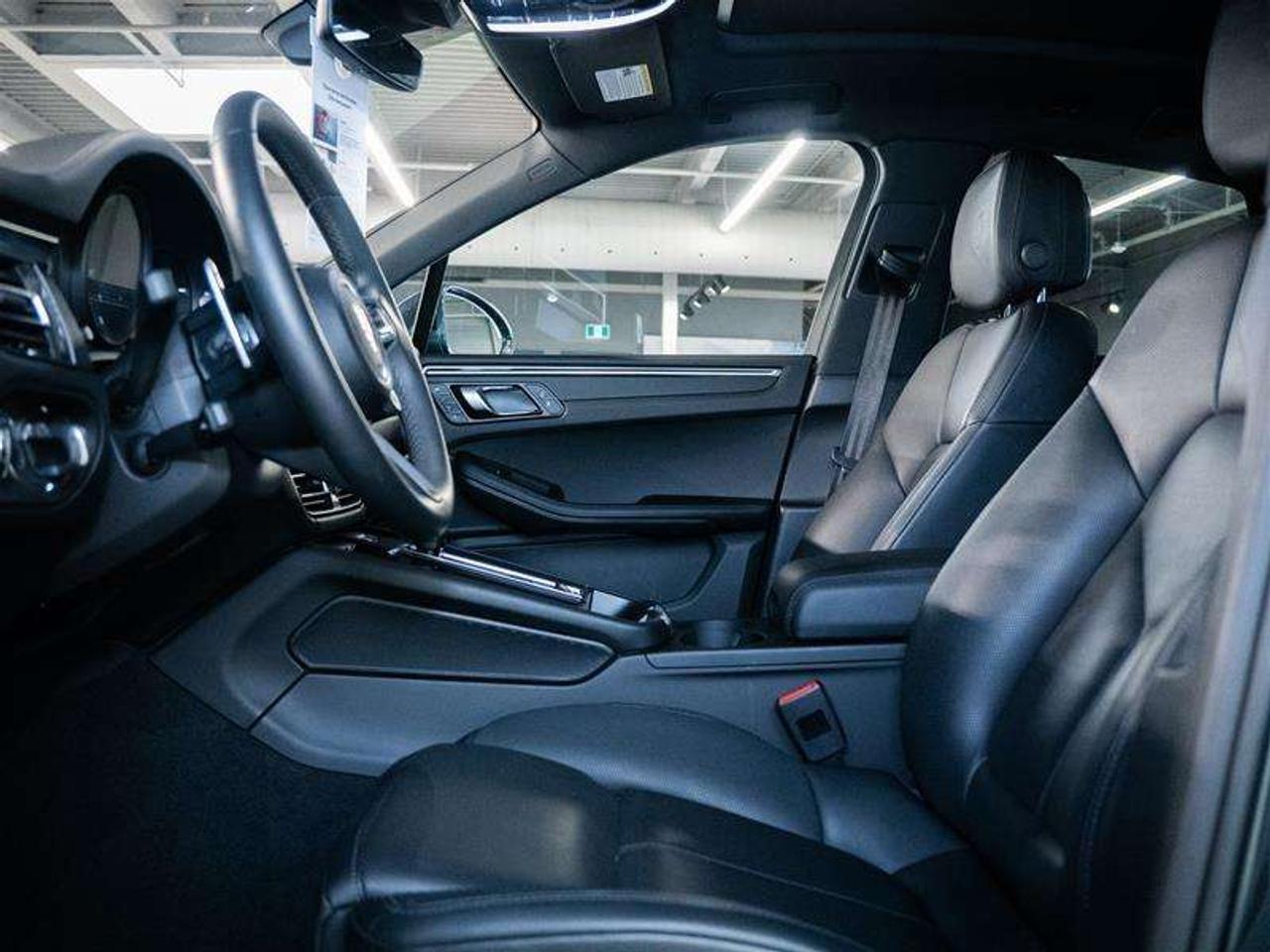 2025 Porsche Macan AWD Photo