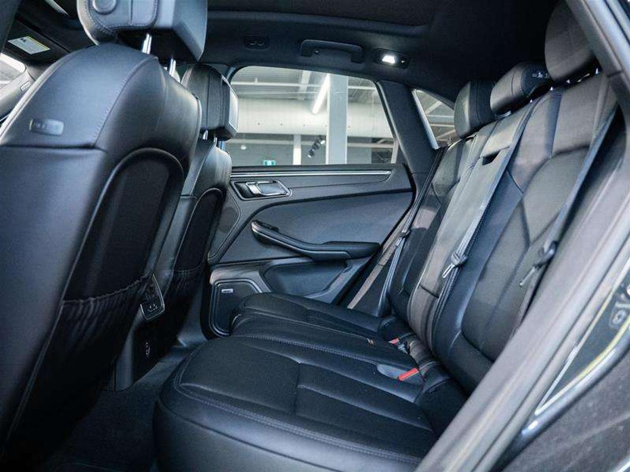 2025 Porsche Macan AWD Photo