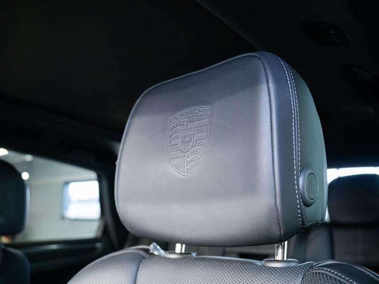 2025 Porsche Macan AWD Photo