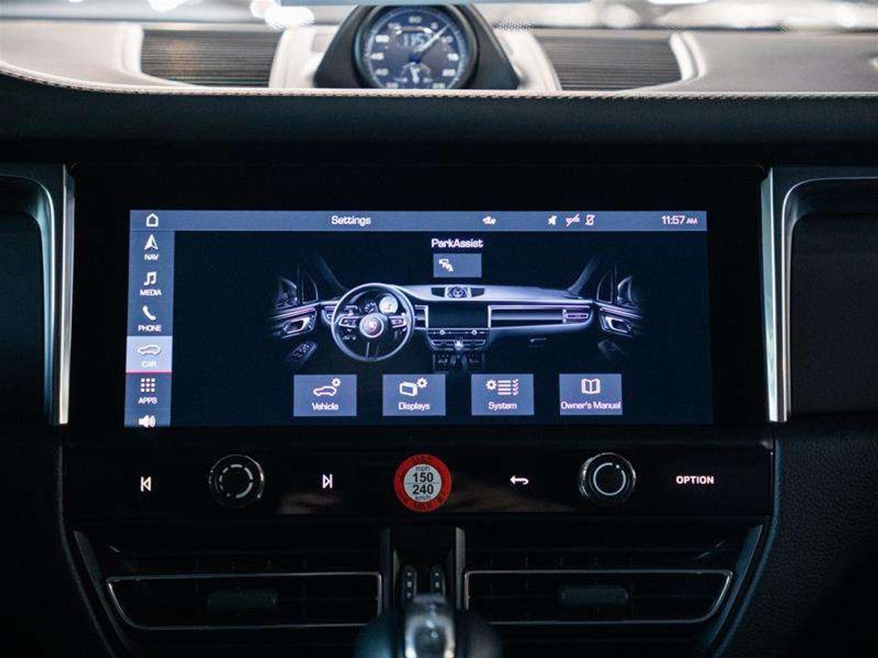 2025 Porsche Macan AWD Photo