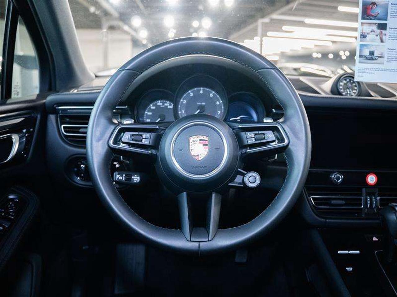 2025 Porsche Macan AWD Photo